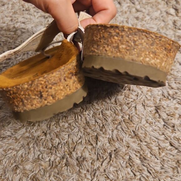 Naot Metallic Leather Sandals Size 41 | Rhinestone Detail | Comfort Footbed - Picture 5 of 7